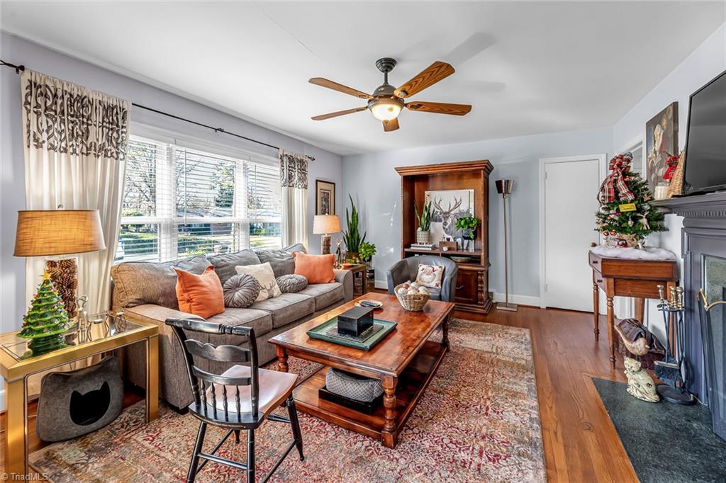 1506 Pinehurst Drive High Point, NC 27262 - Photo 4 of 24