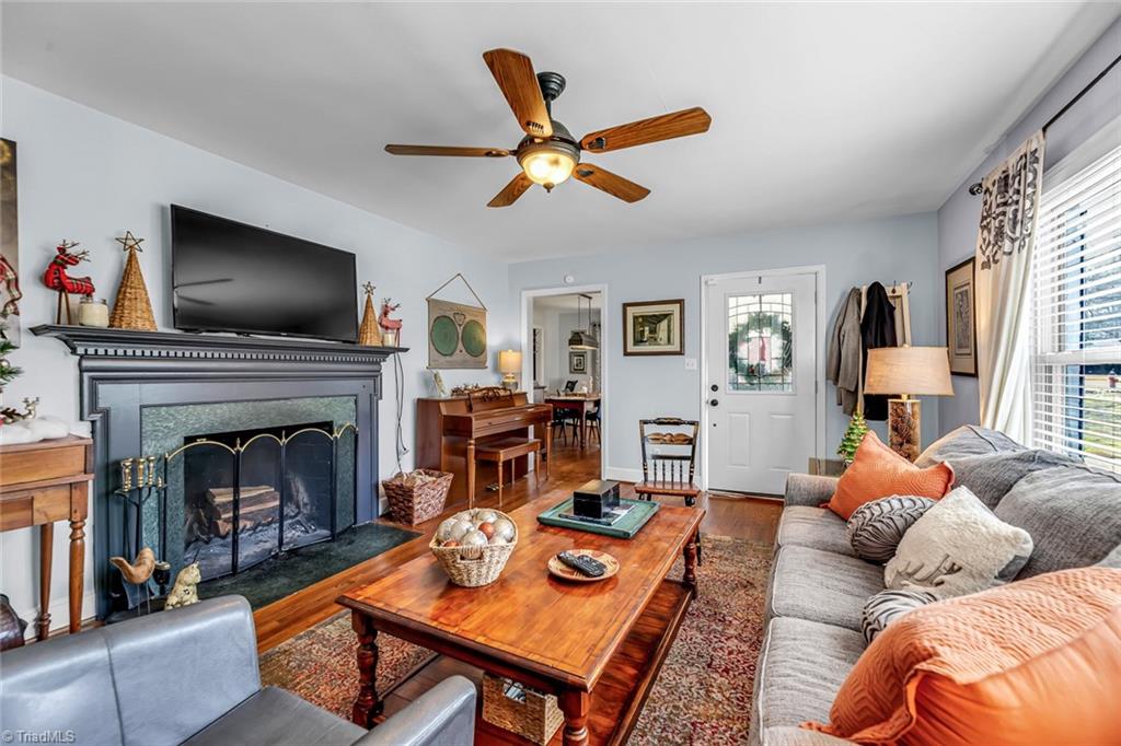 1506 Pinehurst Drive High Point, NC 27262 - Photo 7 of 24