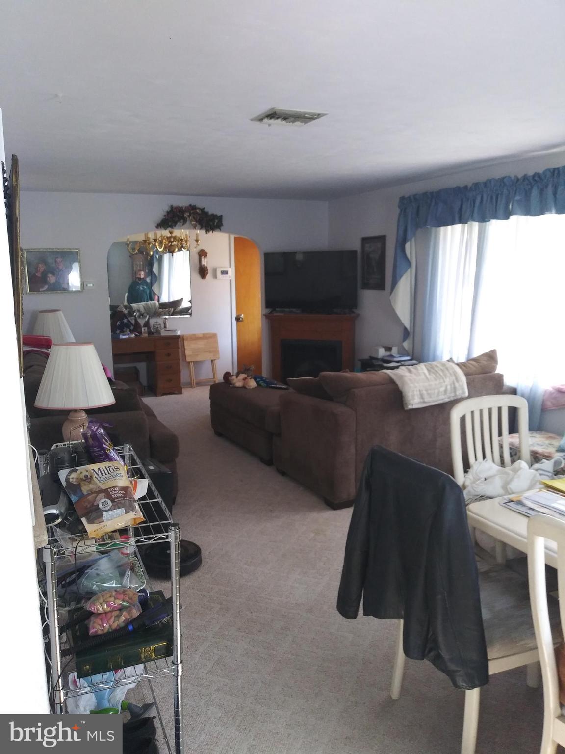 401 Princeton Road South Glassboro, NJ 08028 - Photo 3 of 16 Livingroom 2