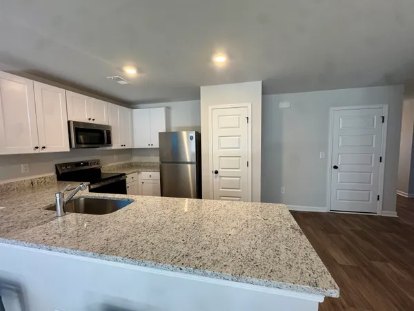 $1,900 | 1735 King Oaks Loop, Conway, SC 29526