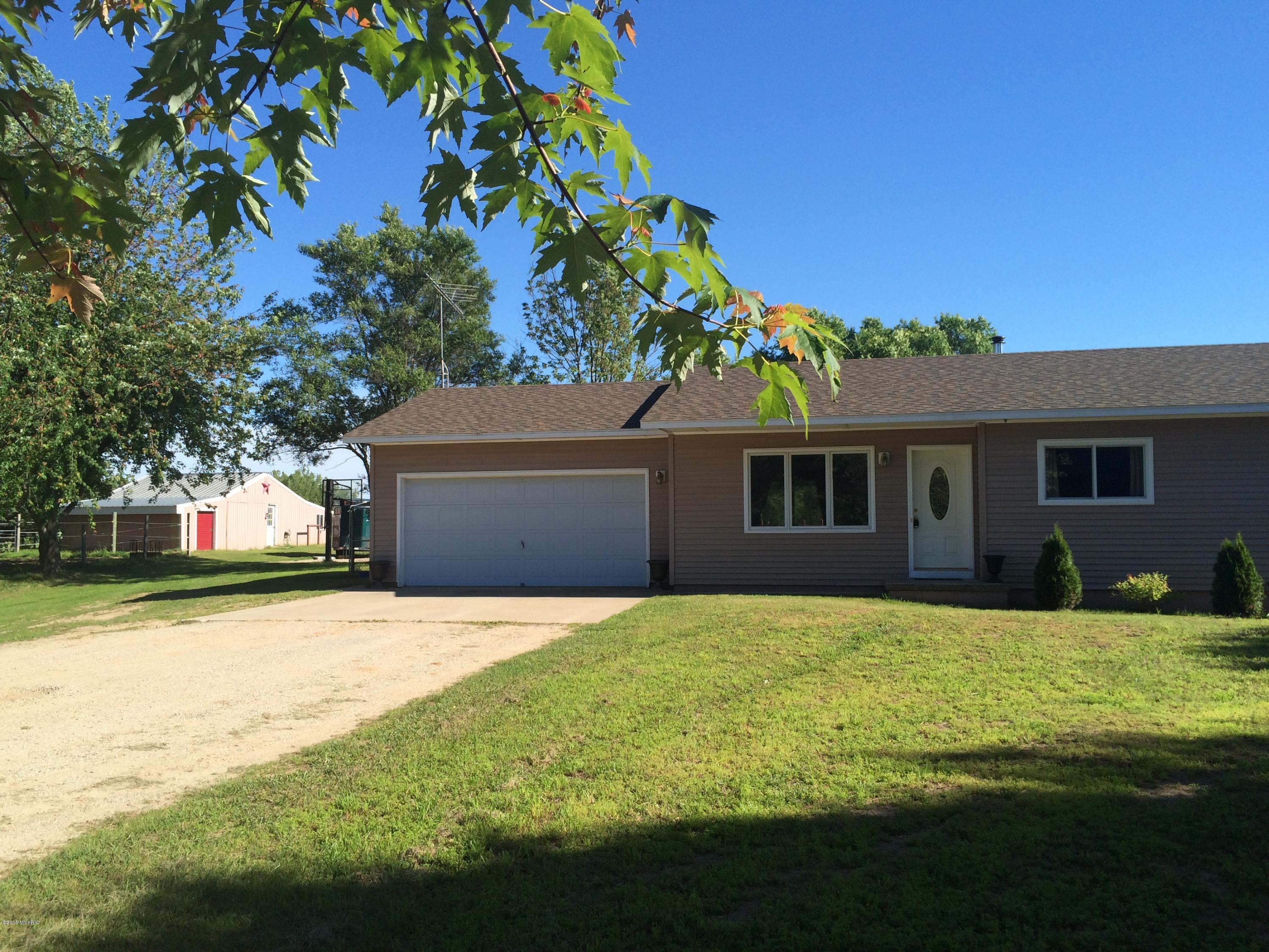 5825 Kerry Road Manistee, MI 49660 - Photo 1 of 66 IMG_1467