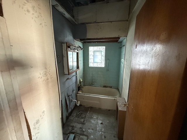 7711 South Champlain Avenue Chicago, IL 60619 - Photo 8 of 19 a bathroom with a bathtub a toilet and a shower