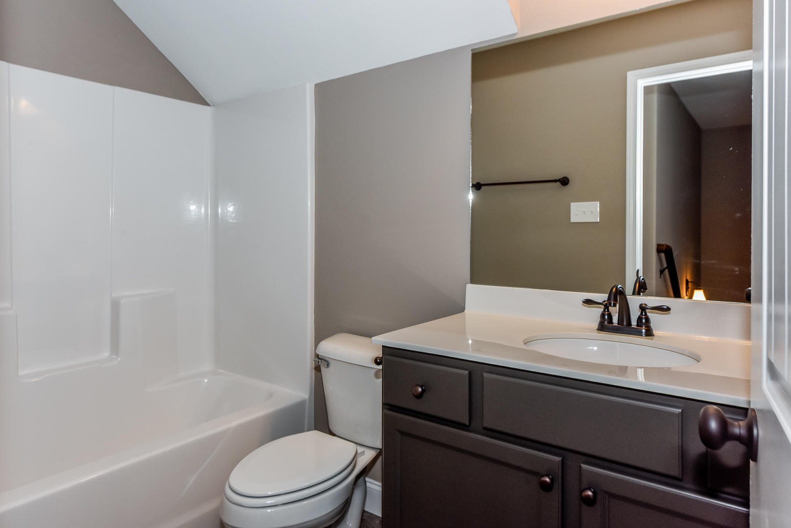 3409 Boulder Point Lane Powell, TN 37849 - Photo 29 of 34 Hall bathroom