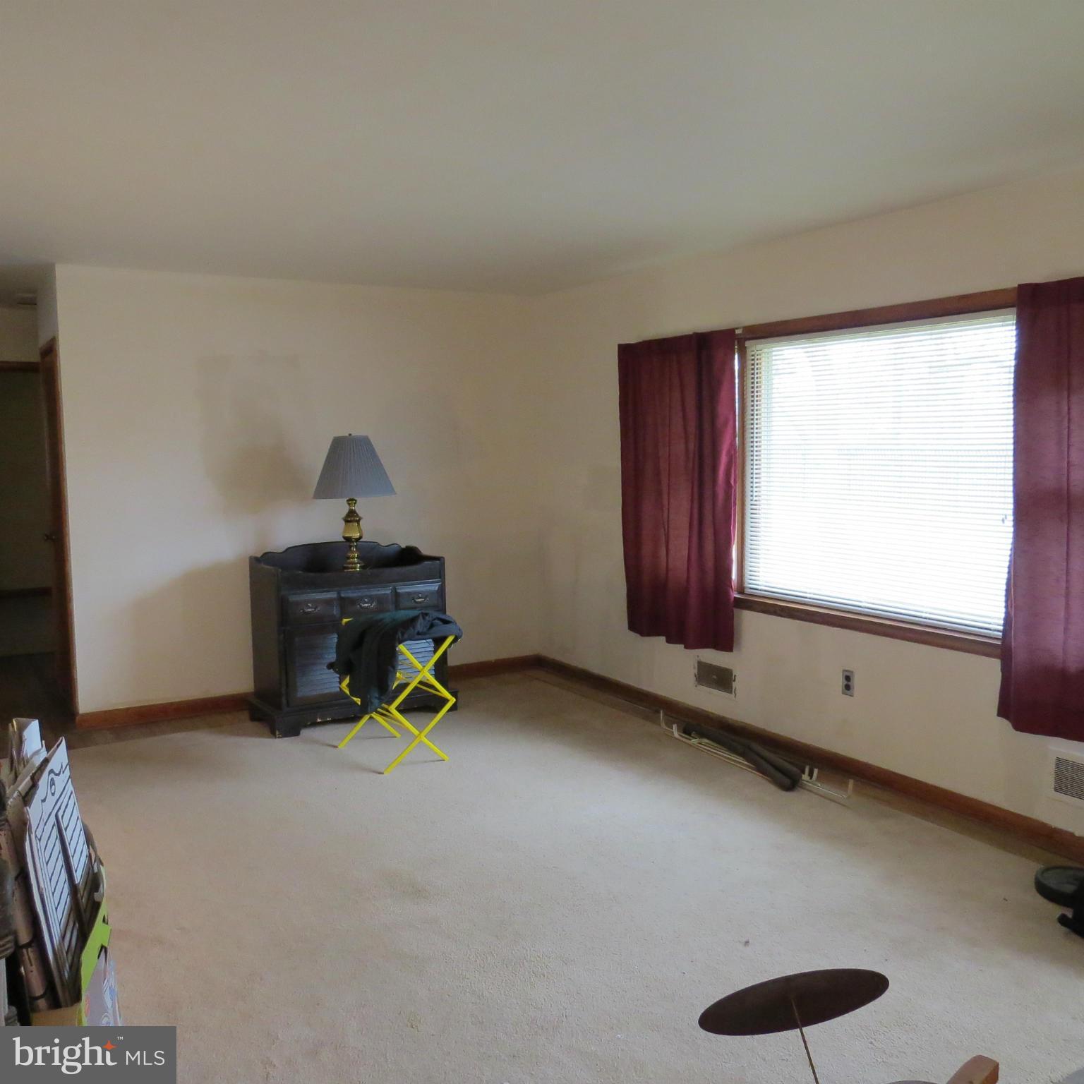 912 Orems Road Baltimore, MD 21221 - Photo 2 of 24 Living Room