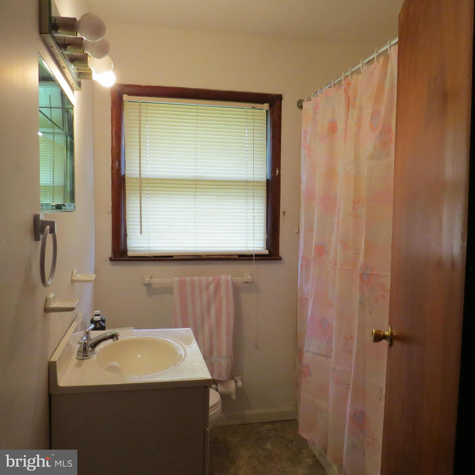 912 Orems Road Baltimore, MD 21221 - Photo 5 of 24 Bath