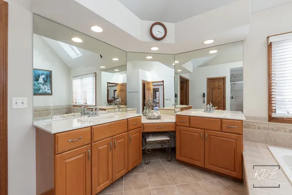 $1,100,000 | 3307 Danlaur Court, Naperville, IL 60564
