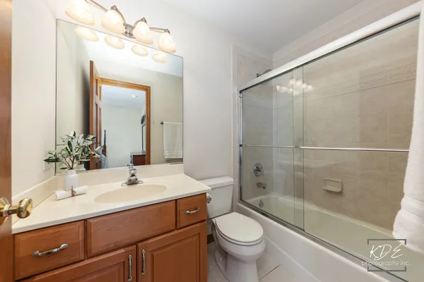 $1,100,000 | 3307 Danlaur Court, Naperville, IL 60564