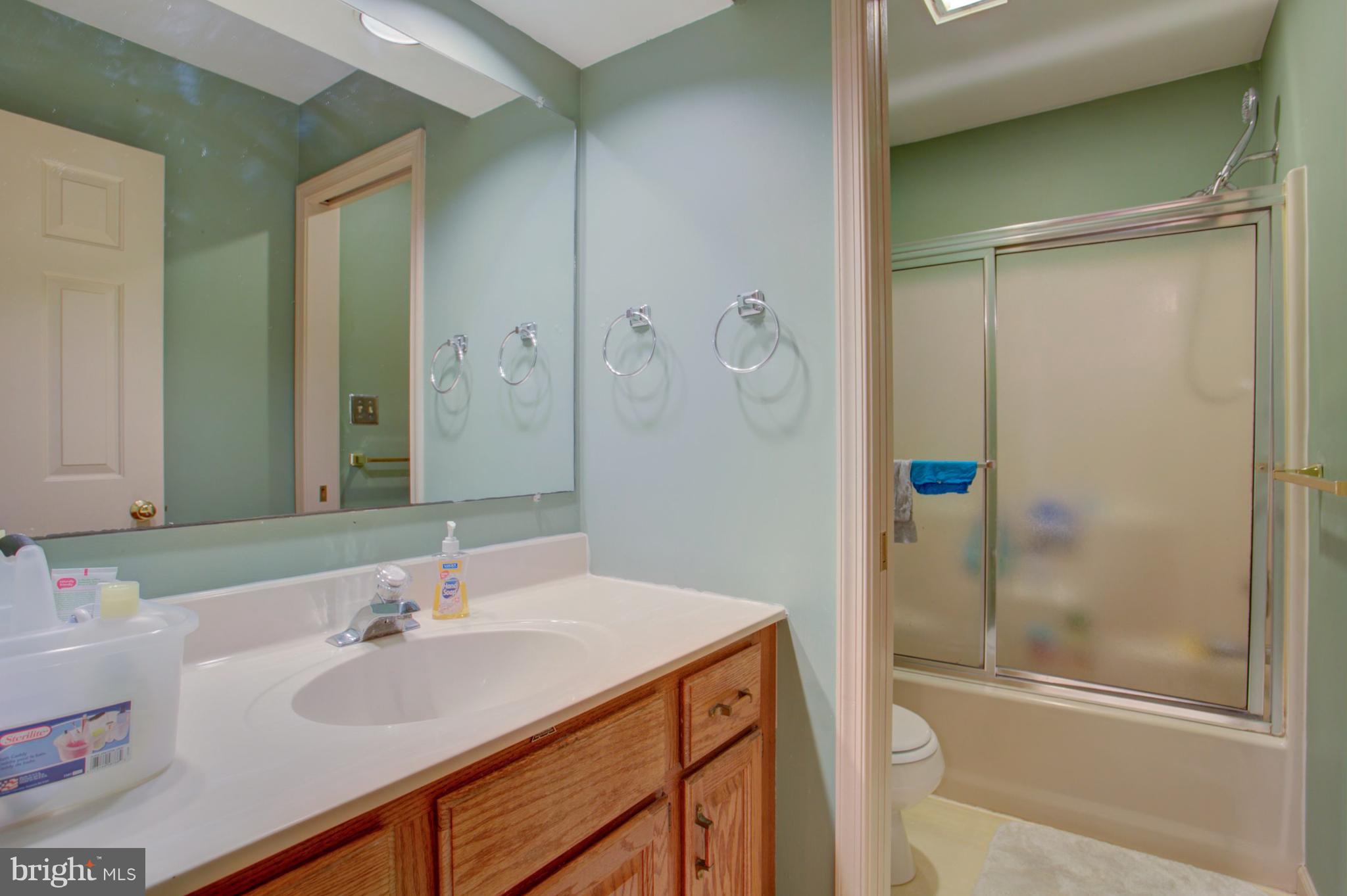 1845 Spring Ridge Lane Lancaster, PA 17603 - Photo 13 of 16 2nd Floor Full Bath