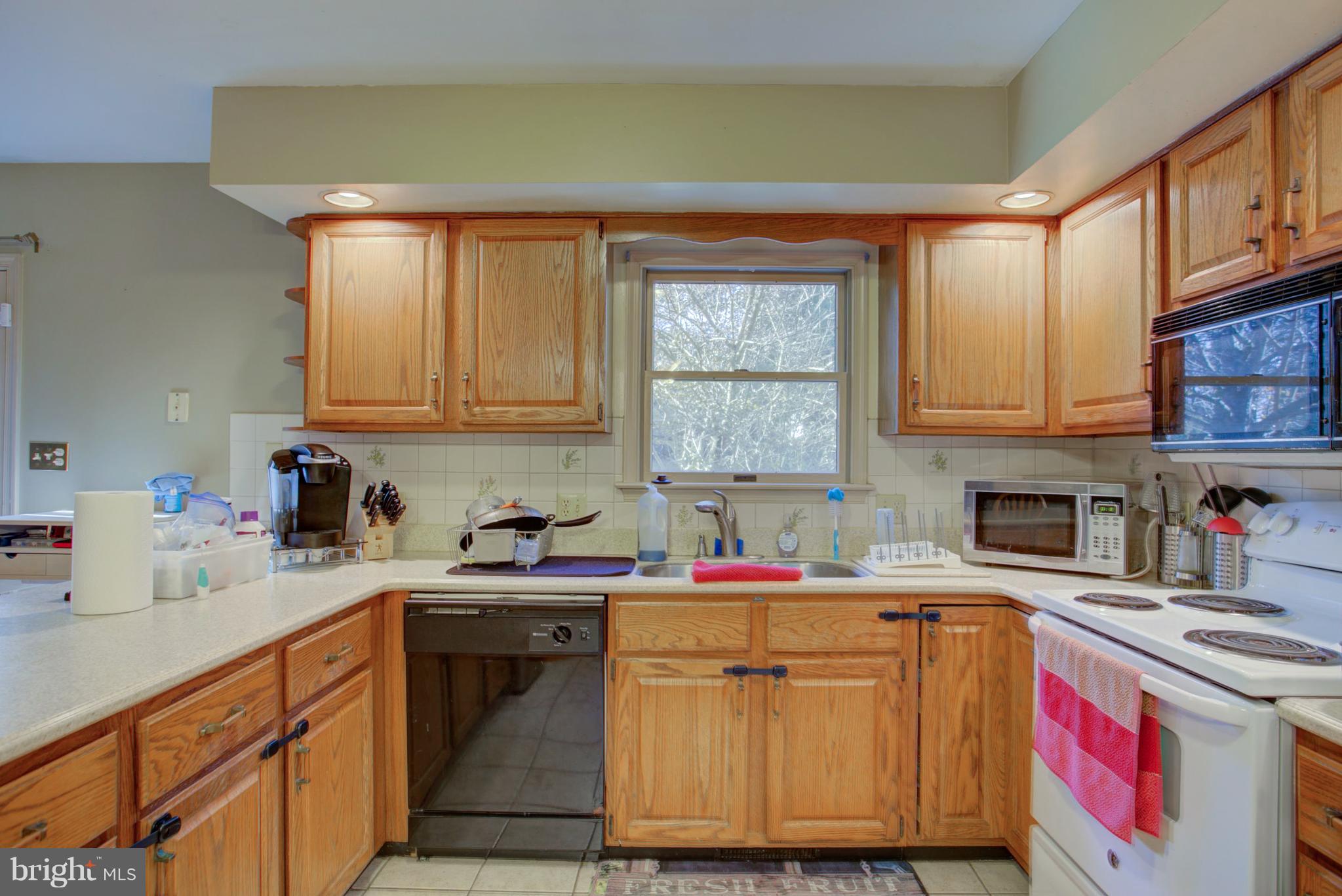 1845 Spring Ridge Lane Lancaster, PA 17603 - Photo 4 of 16 Kitchen 2