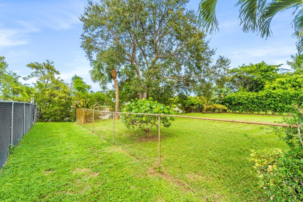 751 Hummingbird Way, Unit 6 North Palm Beach, FL 33408 - Photo 14 of 18 018-751HummingbirdWay-NorthPalmBeach-FL-