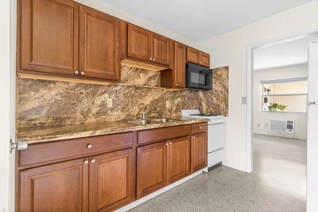 $1,550 | 751 Hummingbird Way, Unit 6, North Palm Beach, FL 33408