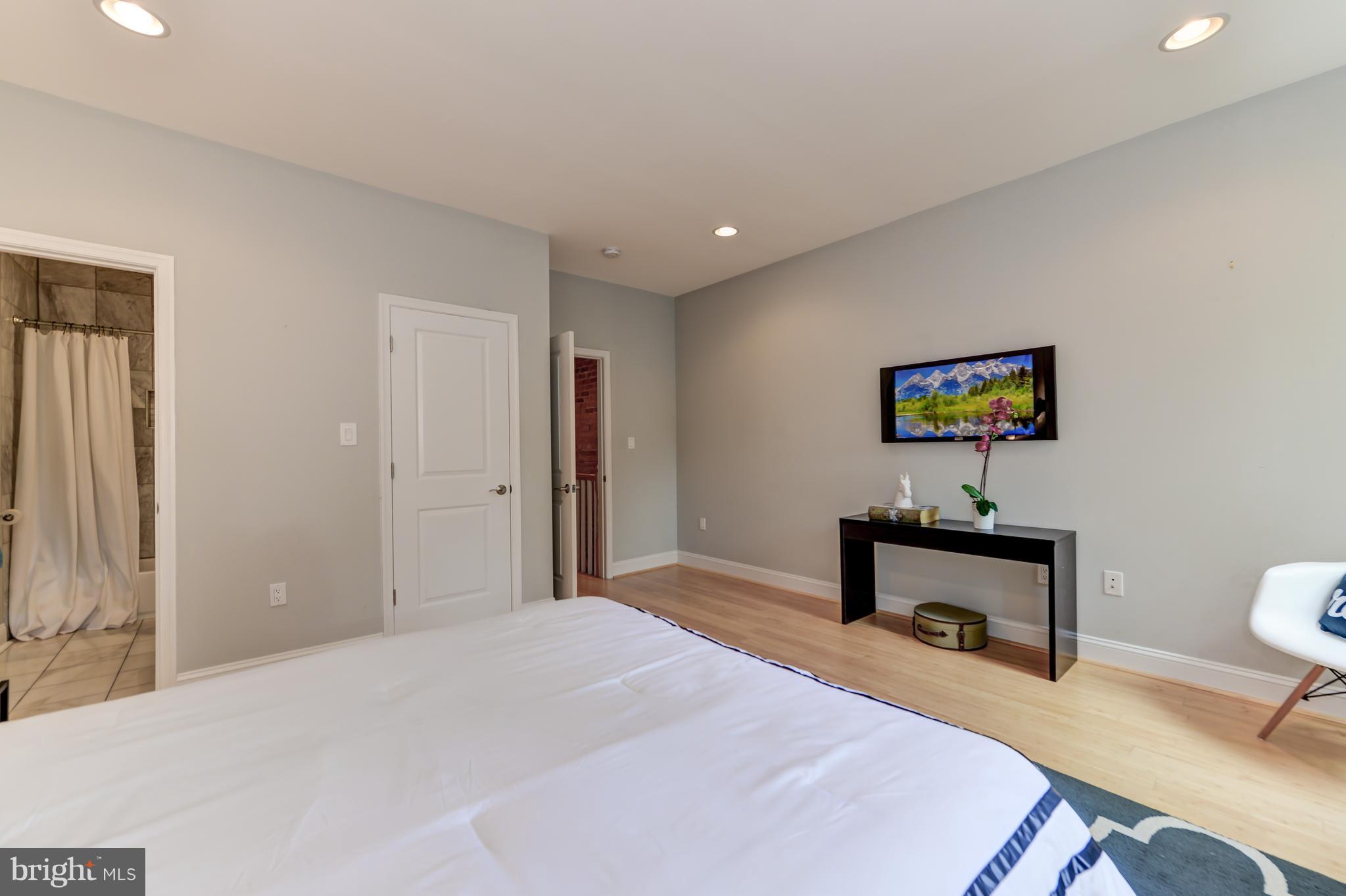604 Columbia Road Northwest, Unit 2 Washington, DC 20001 - Photo 24 of 30 Bedroom (Master)