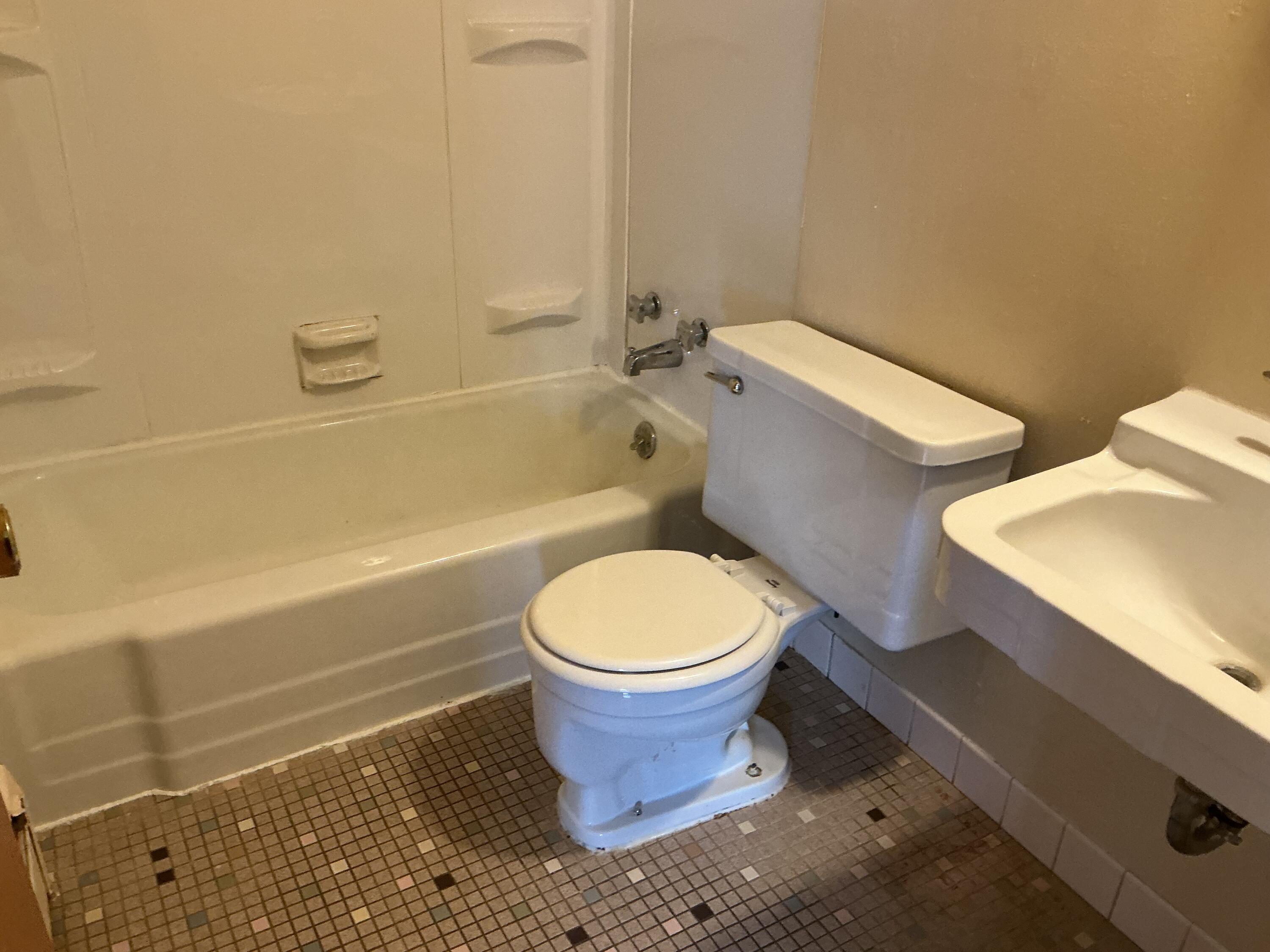 5824 Beloit Road West Allis, WI 53219 - Photo 3 of 4 bathroom