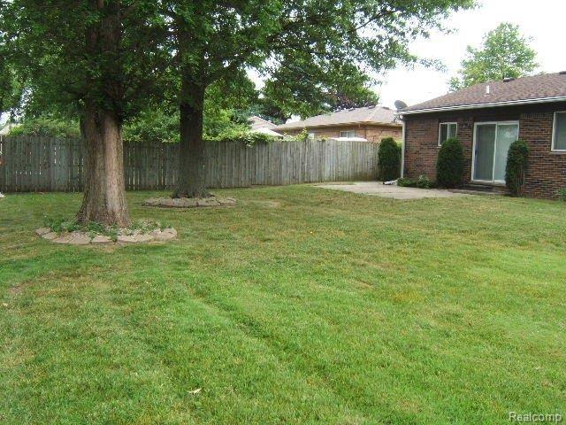 23824 Cedar Ridge Drive Romulus, MI 48174 - Photo 11 of 12 23824 cedar ridge yard 2.JPG