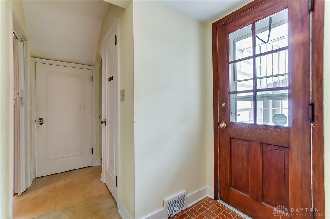 1729 Walnut Terrace Springfield, OH 45504 - Photo 24 of 39 Side Entry