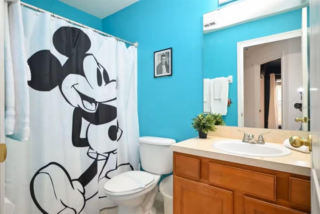 1904 Royal Ridge Drive Davenport, FL 33896 - Photo 12 of 15 a bathroom with a toilet sink and mirror