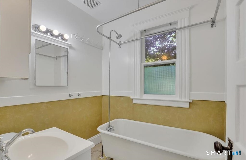 56 Winter Street Manchester, CT 06040 - Photo 32 of 36