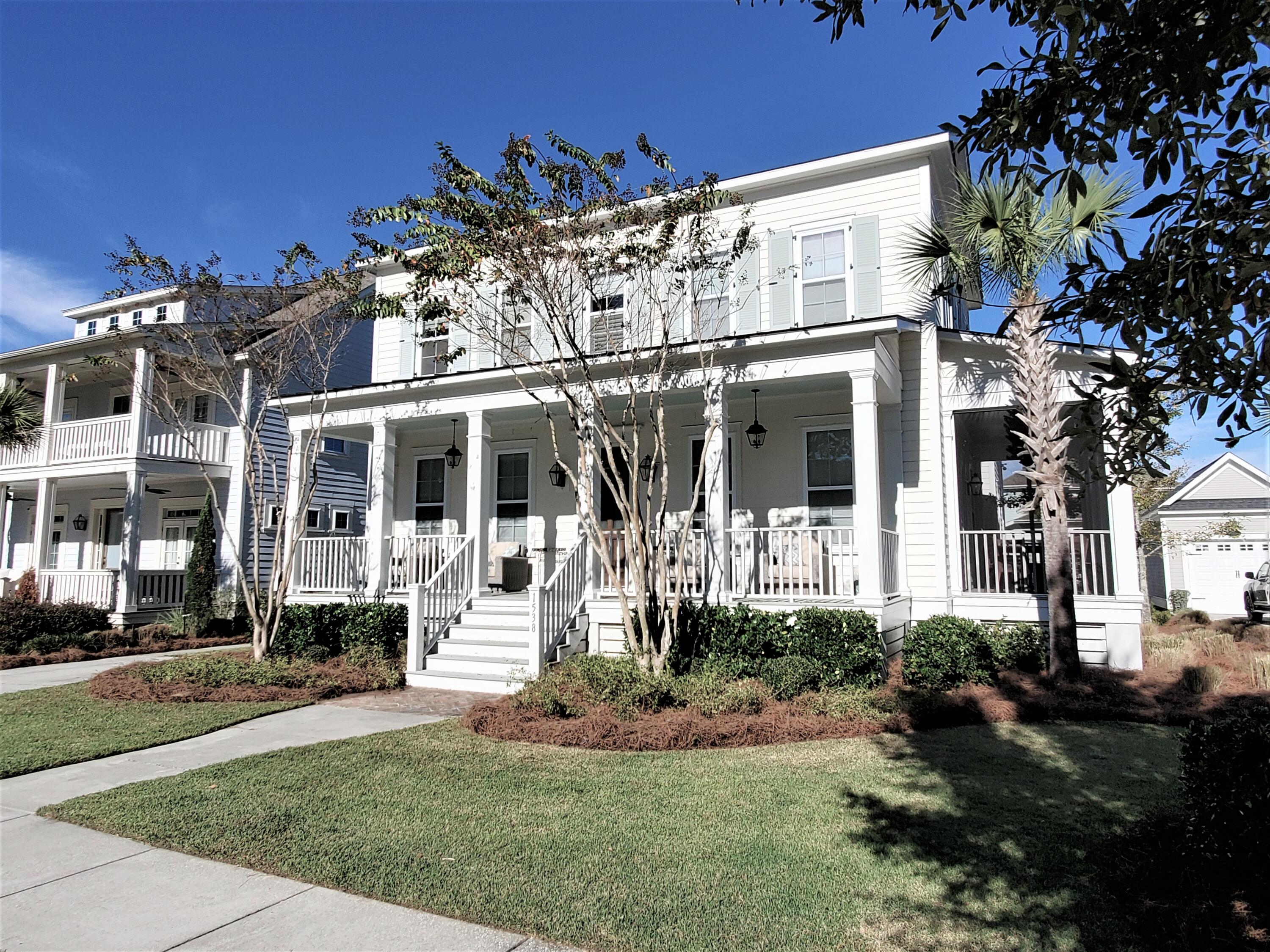 1538 Banning Street Mount Pleasant, SC 29466 - Photo 2 of 26 Right Side View