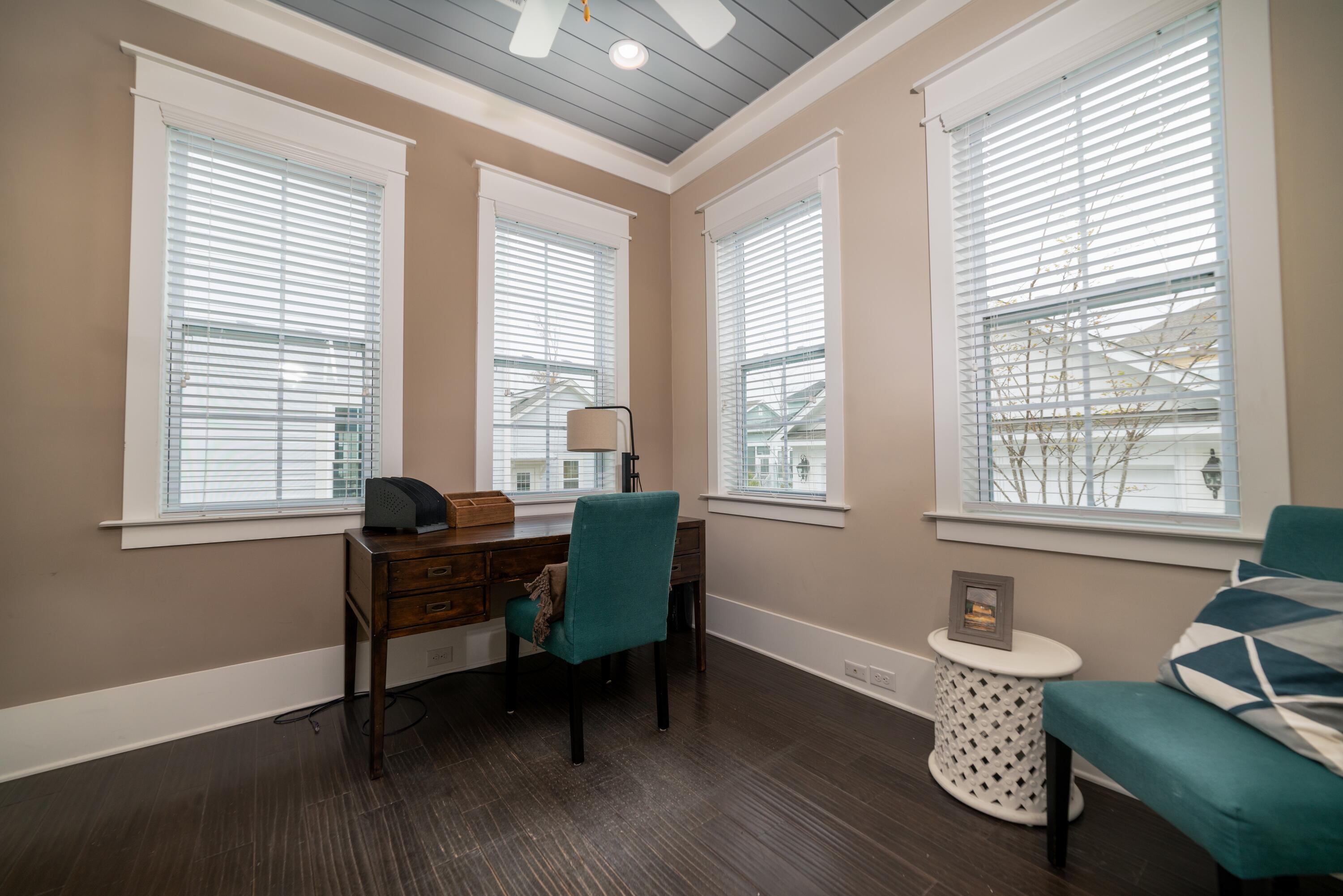 1538 Banning Street Mount Pleasant, SC 29466 - Photo 11 of 26 Office