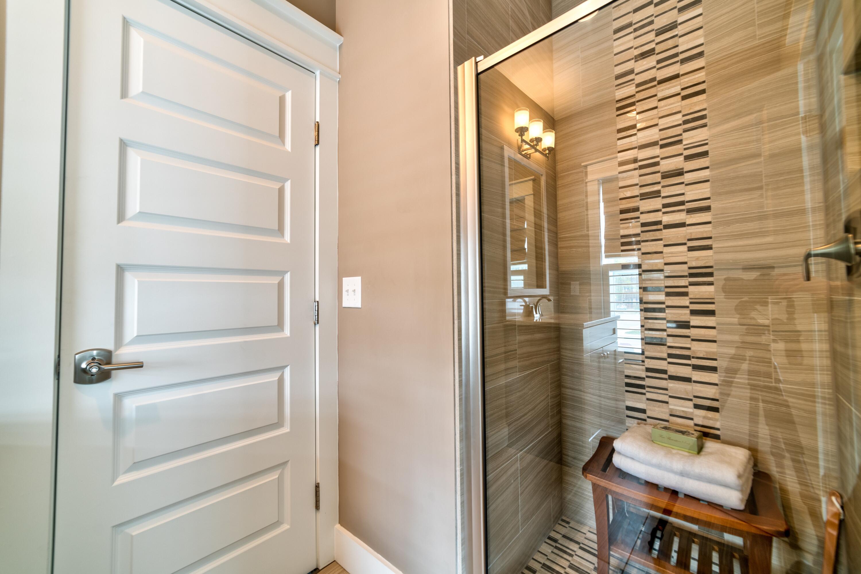 1538 Banning Street Mount Pleasant, SC 29466 - Photo 22 of 26 Upstairs Bathroom 1
