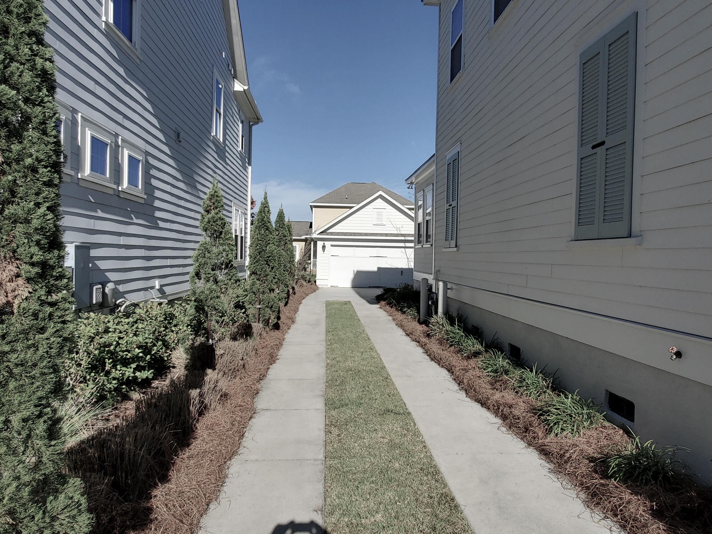 1538 Banning Street Mount Pleasant, SC 29466 - Photo 4 of 26 Side Drive View