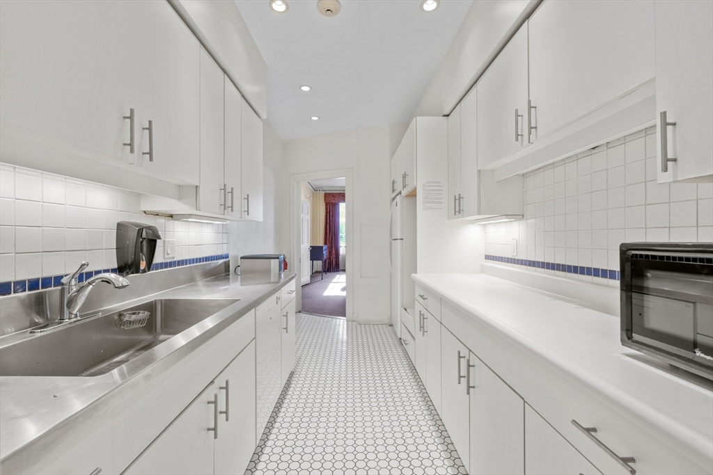 44 Beacon Street Boston, MA 02108 - Photo 9 of 21 Gallery Image 9