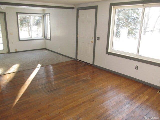 2803 Simpson Drive Rochester, MI 48309 - Photo 14 of 25 264-015197 - Living Room (1).JPG