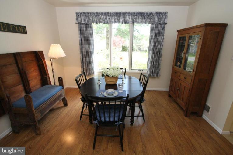 14316 Sturtevant Road Silver Spring, MD 20905 - Photo 11 of 22 Breakfast Area