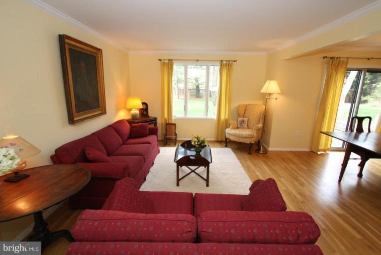 14316 Sturtevant Road Silver Spring, MD 20905 - Photo 4 of 22 Living Room