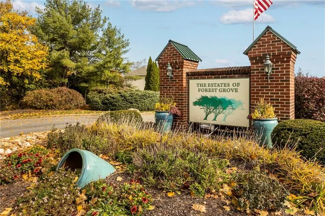 $339,000 | 1529 Meerschaum Lane, Coraopolis, PA 15108