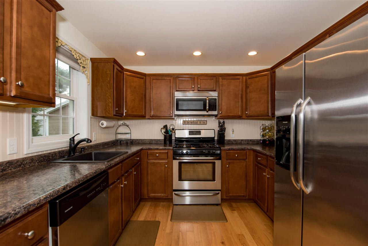 6 Collins Circle Rochester, NH 03867 - Photo 5 of 40