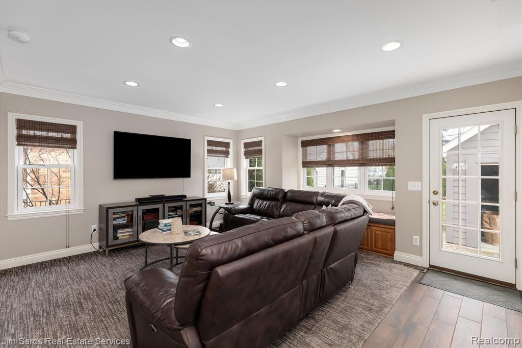 324 McMillan Road Grosse Pointe Farms, MI 48236 - Photo 14 of 40