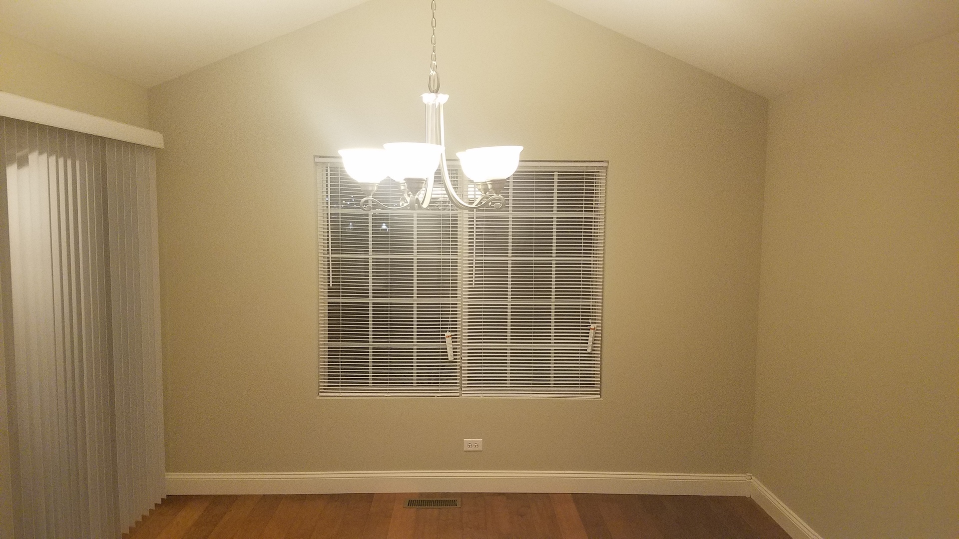 10331 Kerry Ridge Court Chicago Ridge, IL 60415 - Photo 6 of 24 a view of a livingroom with a window