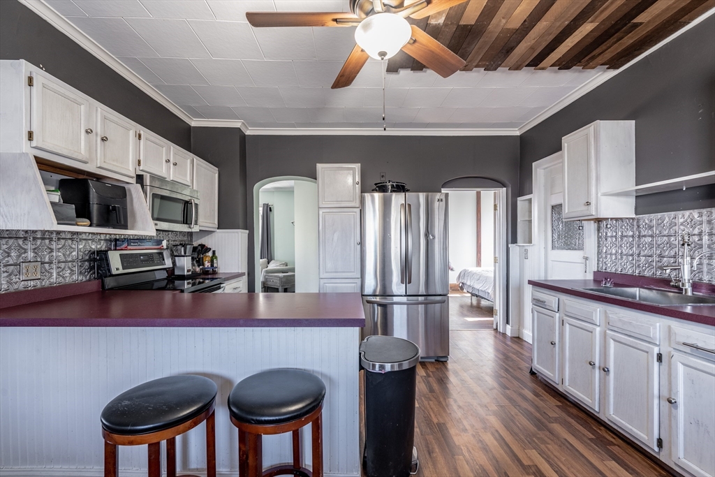 519 Chicopee Street Chicopee, MA 01013 - Photo 4 of 36