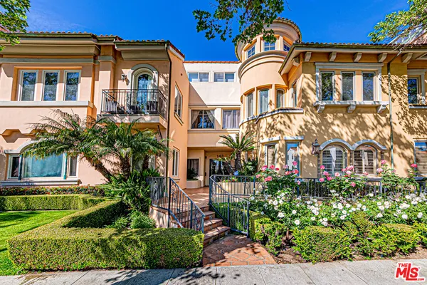 $7,000 | 143 North Arnaz Drive, Unit 106, Beverly Hills, CA 90211