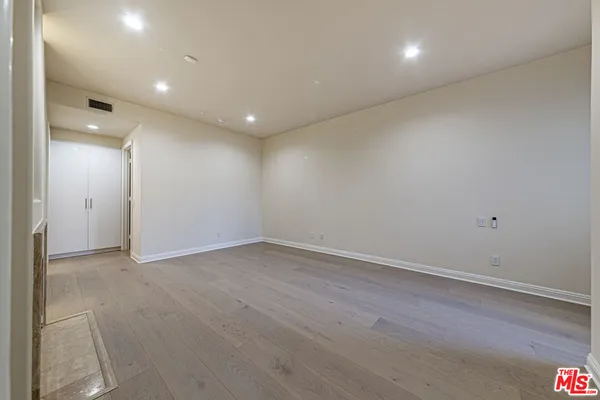 $7,000 | 143 North Arnaz Drive, Unit 106, Beverly Hills, CA 90211