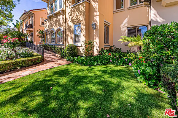 $7,000 | 143 North Arnaz Drive, Unit 106, Beverly Hills, CA 90211