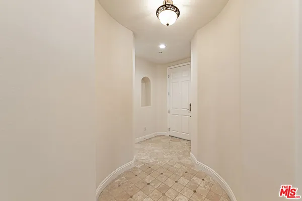 $7,000 | 143 North Arnaz Drive, Unit 106, Beverly Hills, CA 90211