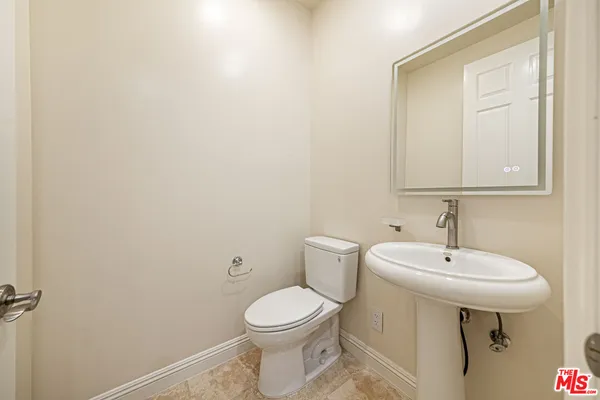 $7,000 | 143 North Arnaz Drive, Unit 106, Beverly Hills, CA 90211