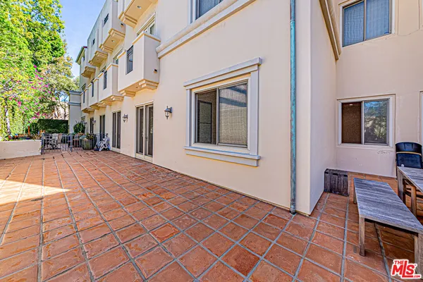 $7,000 | 143 North Arnaz Drive, Unit 106, Beverly Hills, CA 90211