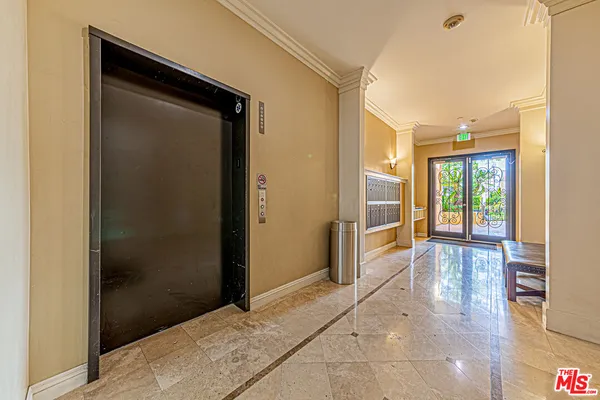 $7,000 | 143 North Arnaz Drive, Unit 106, Beverly Hills, CA 90211