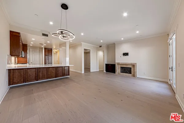 $7,000 | 143 North Arnaz Drive, Unit 106, Beverly Hills, CA 90211