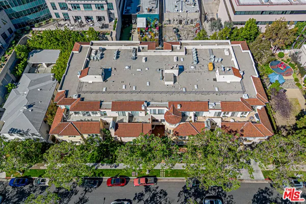 $7,000 | 143 North Arnaz Drive, Unit 106, Beverly Hills, CA 90211