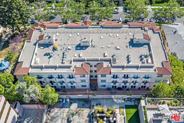 $7,000 | 143 North Arnaz Drive, Unit 106, Beverly Hills, CA 90211