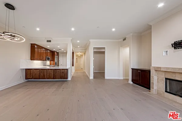 $7,000 | 143 North Arnaz Drive, Unit 106, Beverly Hills, CA 90211