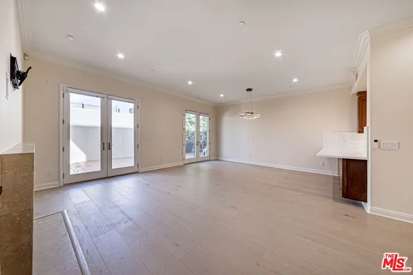 $7,000 | 143 North Arnaz Drive, Unit 106, Beverly Hills, CA 90211