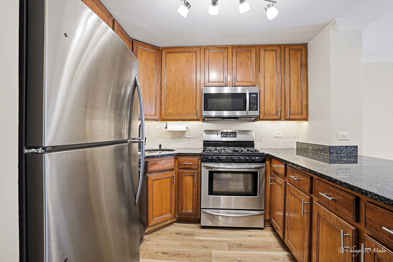 3900 North Pine Grove Avenue, Unit 409 Chicago, IL 60613 - Photo 4 of 24