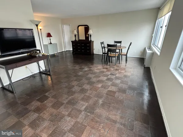 $2,100 | 11801 Rockville Pike, Unit 708, Rockville, MD 20852