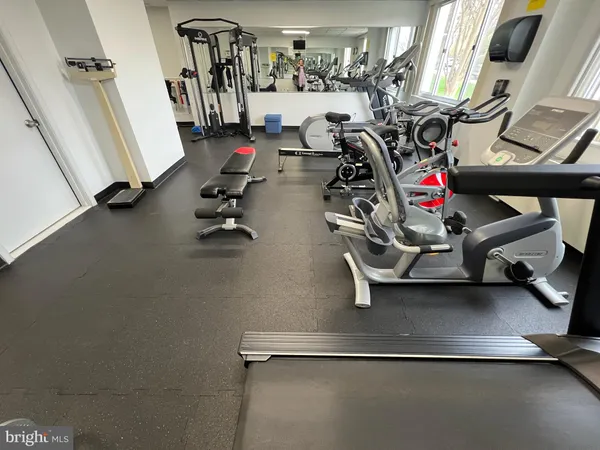 $2,100 | 11801 Rockville Pike, Unit 708, Rockville, MD 20852