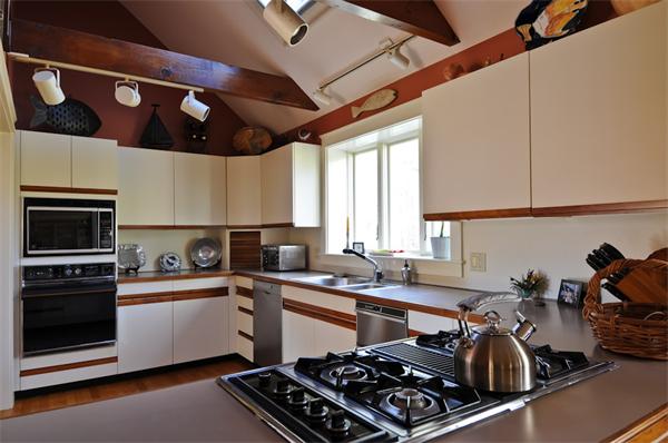 9 Bishop Road Rochester, MA 02770 - Photo 4 of 9 a kitchen with a stove a sink and a microwave